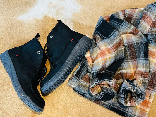 MINNETONKA TEALEY 80520 BLACK BOOTS