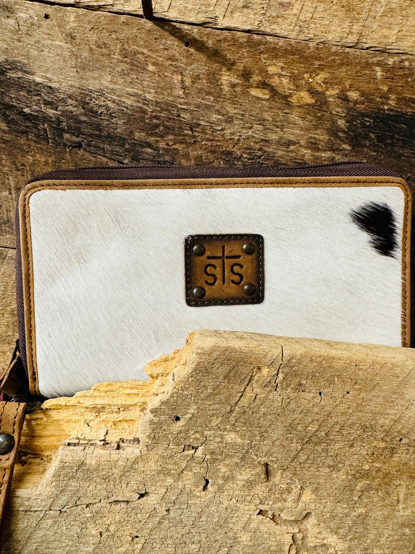 STS62742 COWHIDE ORGANIZER