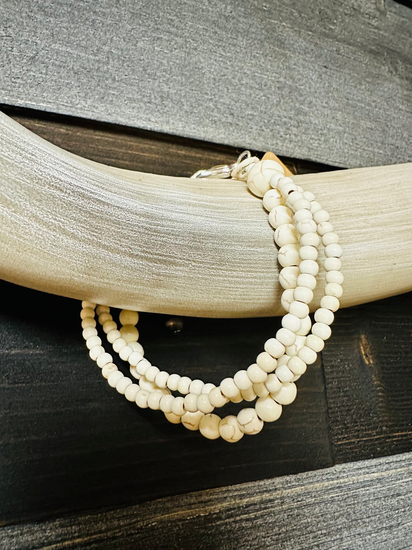 WHITE STONE BRACELET
