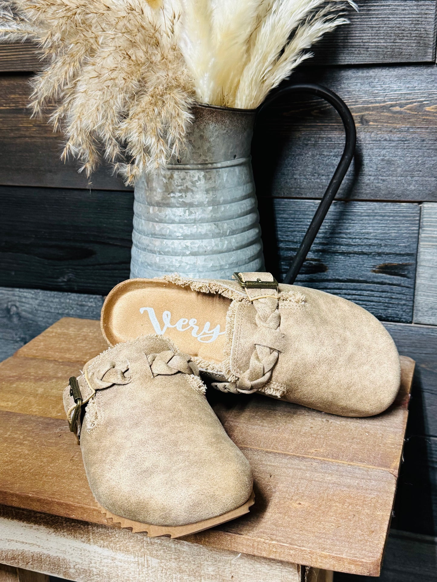 Iris in Beige