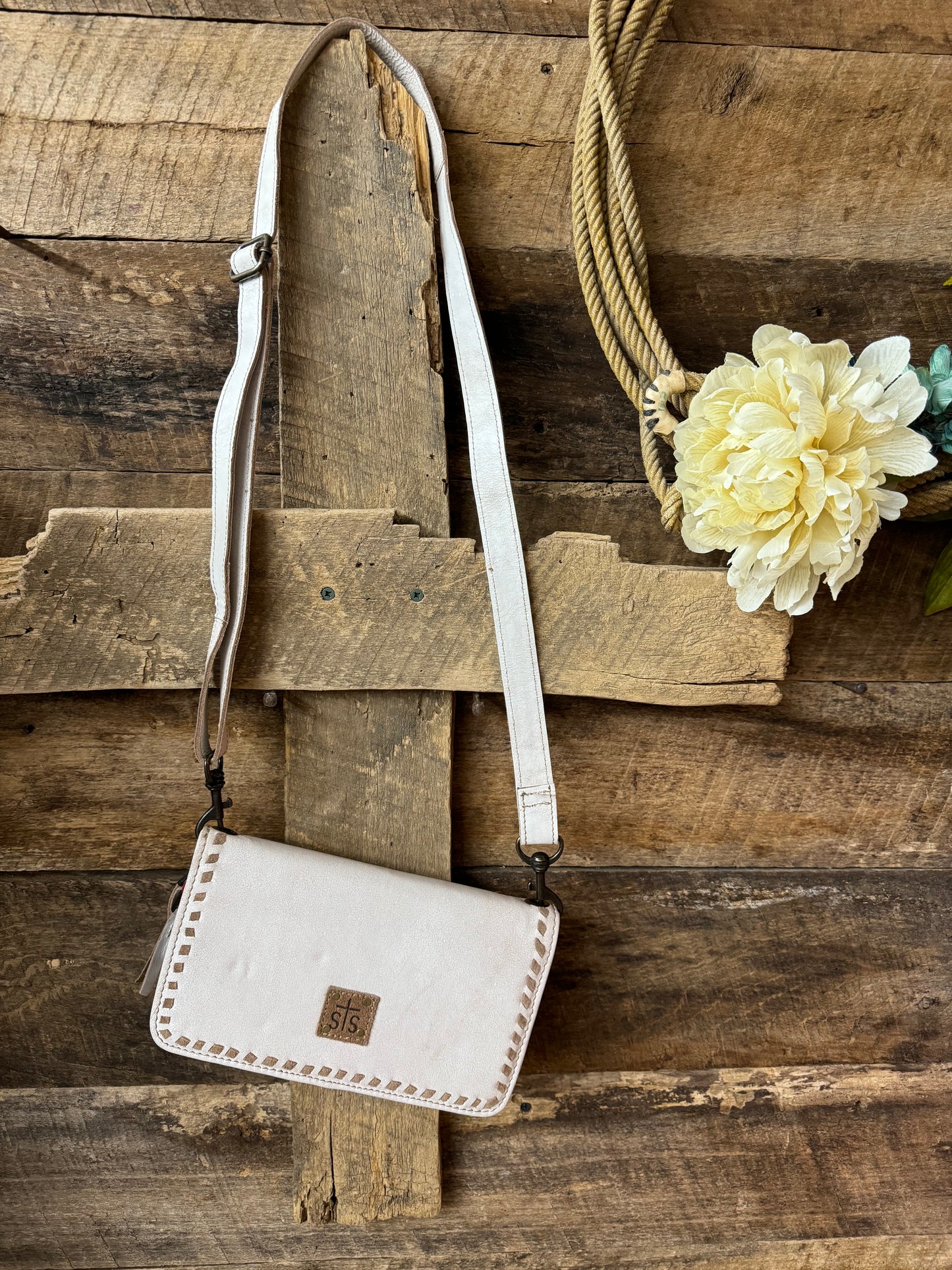 Cremello Evie Organizer
