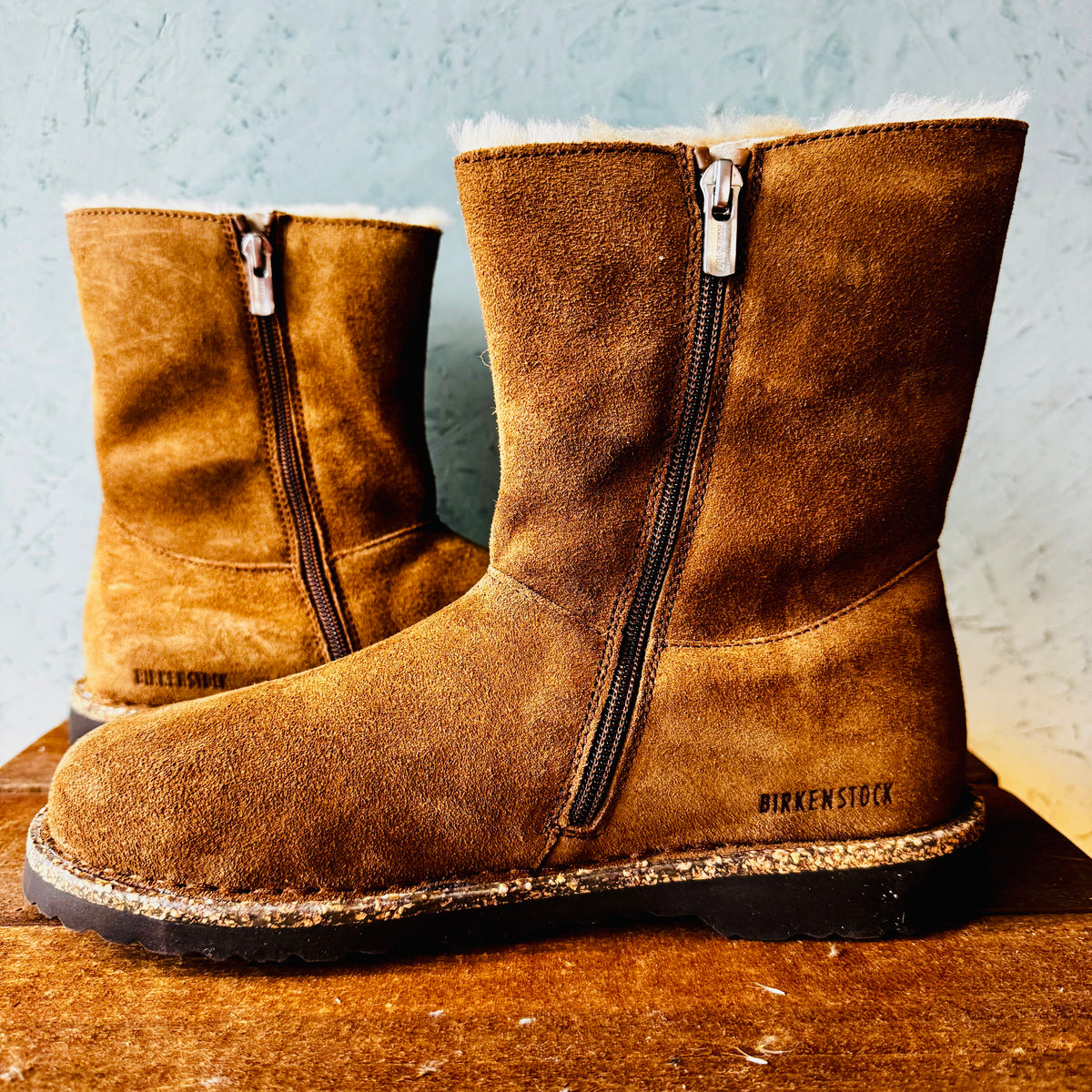 Now with an easy-on zip closure, the Uppsala Zip boot is all about effortless cold-weather comfort. Velvety suede wraps the exterior, while a genuine shearling lining delivers warmth from within. Grounded in our contoured footbed, it’s built for cozy support—no matter the weather.