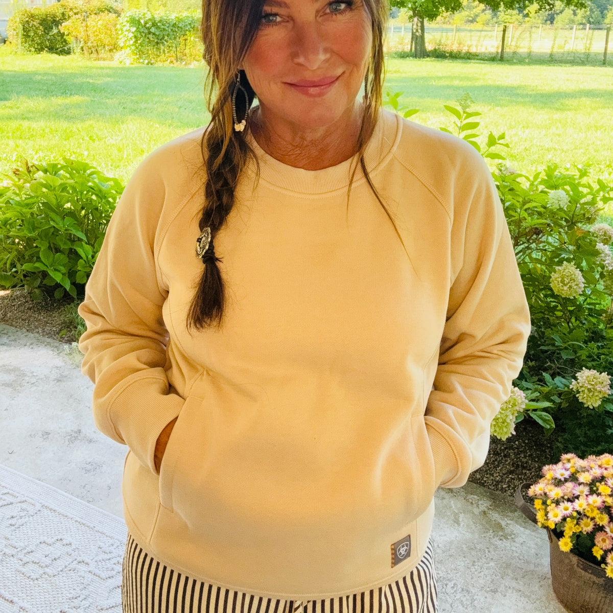 Ariat crewneck sweatshirt for women with front pockets. Perfect for farm and ranch or casual everyday wear. soft warm comfortable 