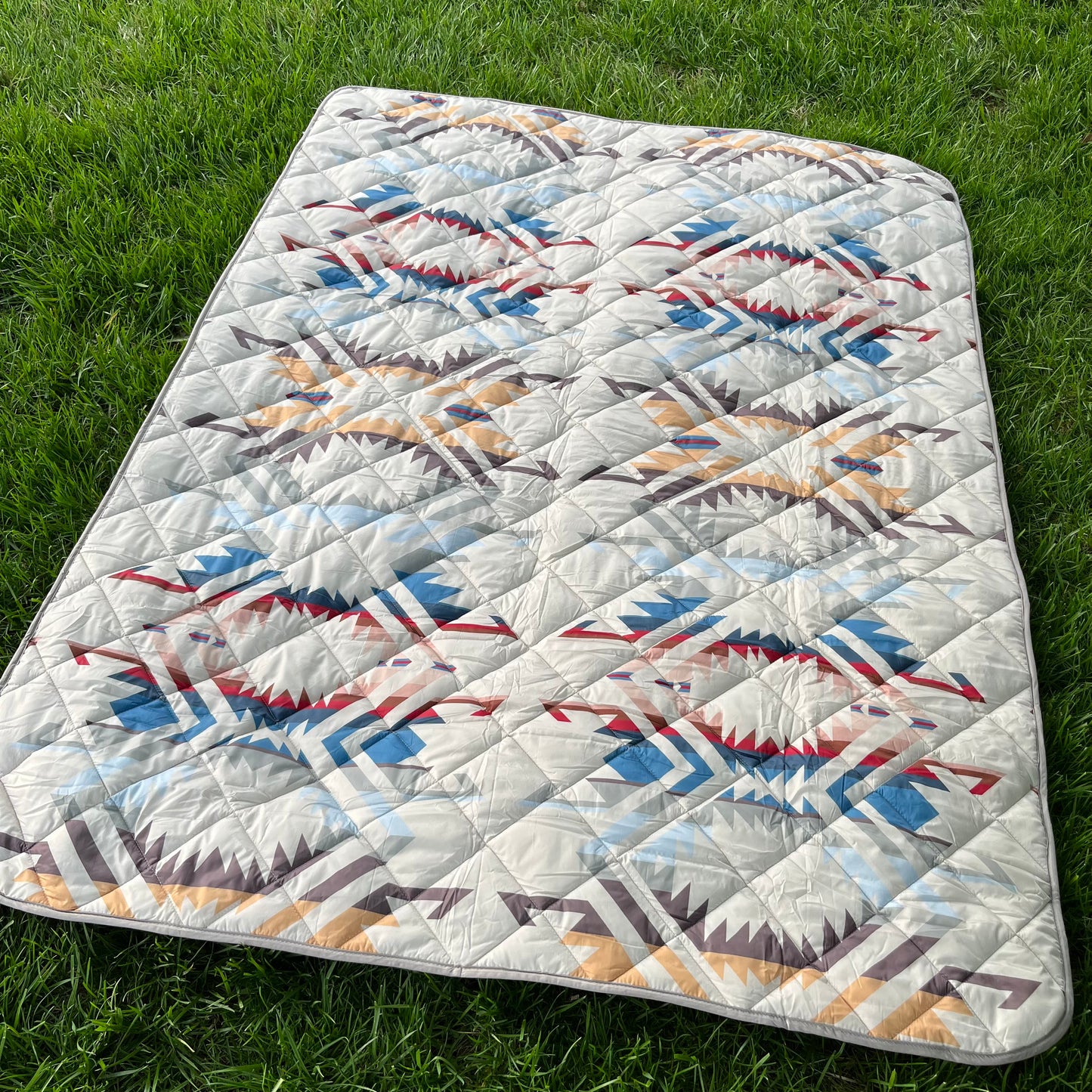 Pendleton White Sands Packable Throw